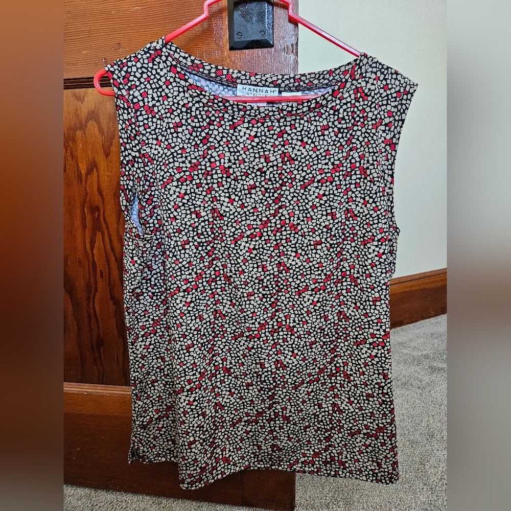 EUC Hannah Stretch Black Red Beige Geometric Design Sleeveless Blouse Top Size L